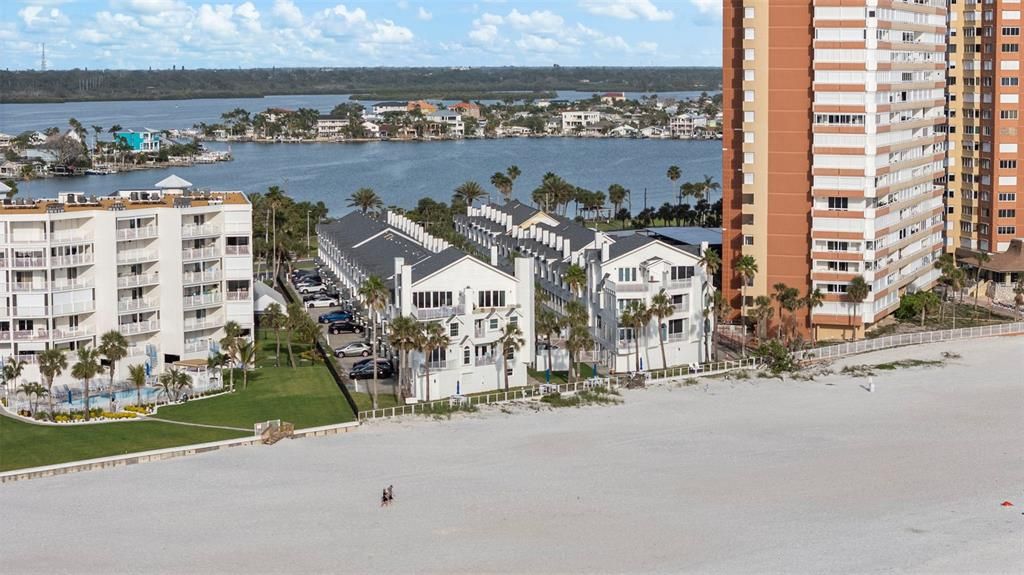 待售: $2,000,000 (5 贝兹, 4 浴室, 2760 平方英尺)