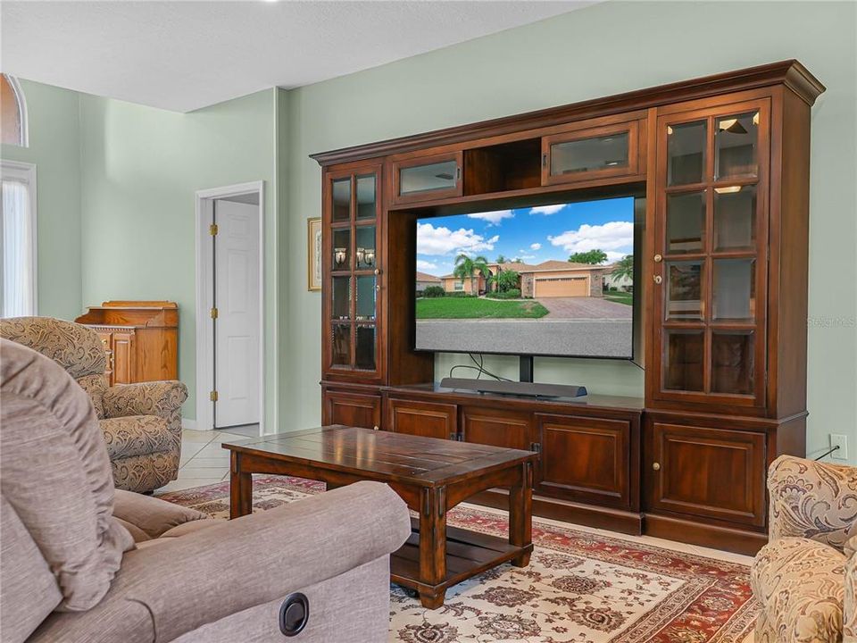 For Sale: $459,000 (3 beds, 2 baths, 2394 Square Feet)