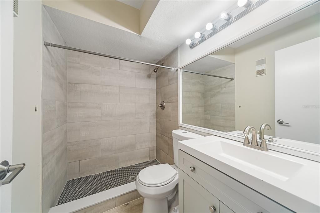 For Sale: $229,000 (2 beds, 2 baths, 1072 Square Feet)