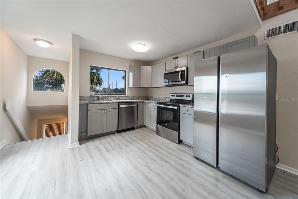 For Sale: $229,000 (2 beds, 2 baths, 1072 Square Feet)