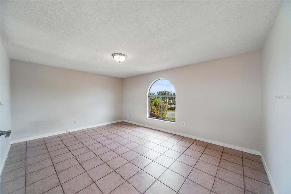 For Sale: $229,000 (2 beds, 2 baths, 1072 Square Feet)