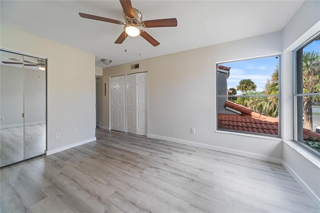 For Sale: $229,000 (2 beds, 2 baths, 1072 Square Feet)