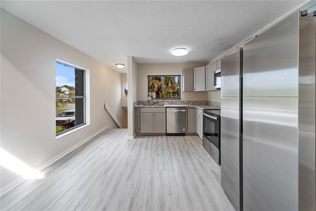 For Sale: $229,000 (2 beds, 2 baths, 1072 Square Feet)