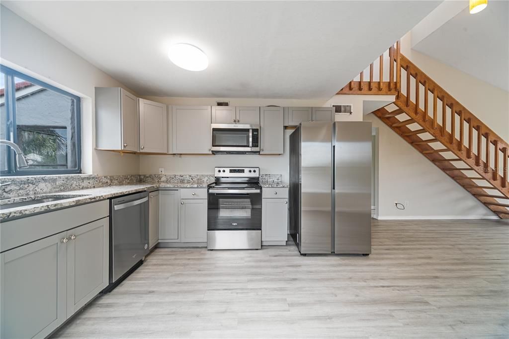 For Sale: $229,000 (2 beds, 2 baths, 1072 Square Feet)