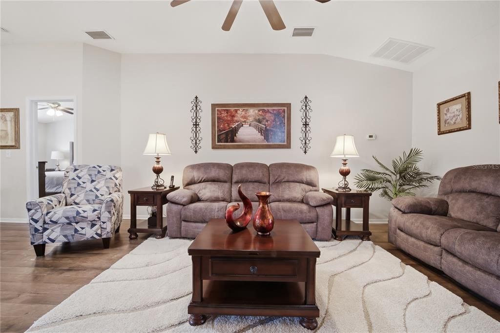 For Sale: $345,000 (2 beds, 2 baths, 1538 Square Feet)