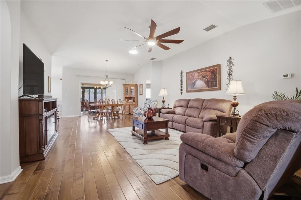 For Sale: $345,000 (2 beds, 2 baths, 1538 Square Feet)