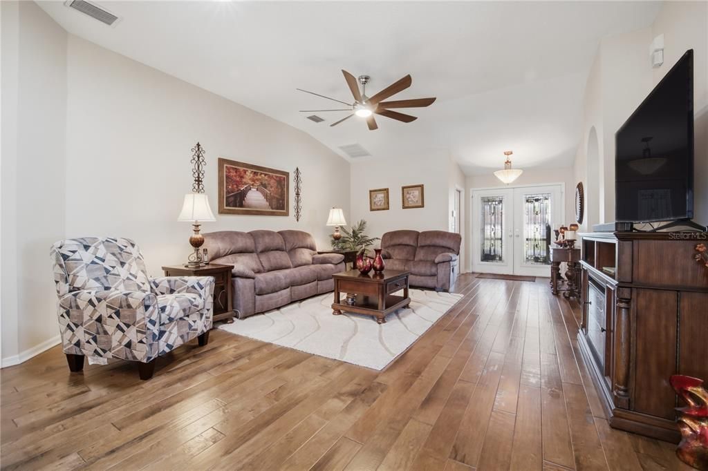 For Sale: $345,000 (2 beds, 2 baths, 1538 Square Feet)
