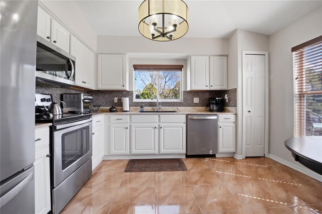 For Sale: $345,000 (2 beds, 2 baths, 1538 Square Feet)