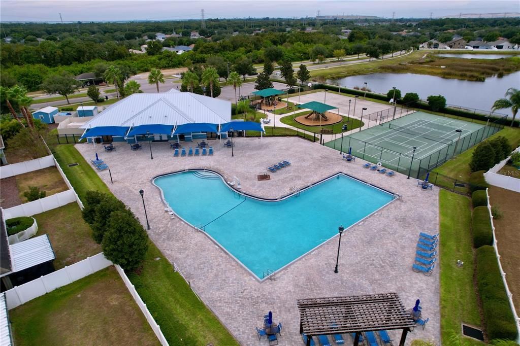 На продажу: $314,900 (3 спален, 2 ванн, 1618 Квадратных фут)