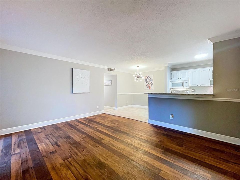 Active With Contract: $159,900 (2 beds, 1 baths, 825 Square Feet)
