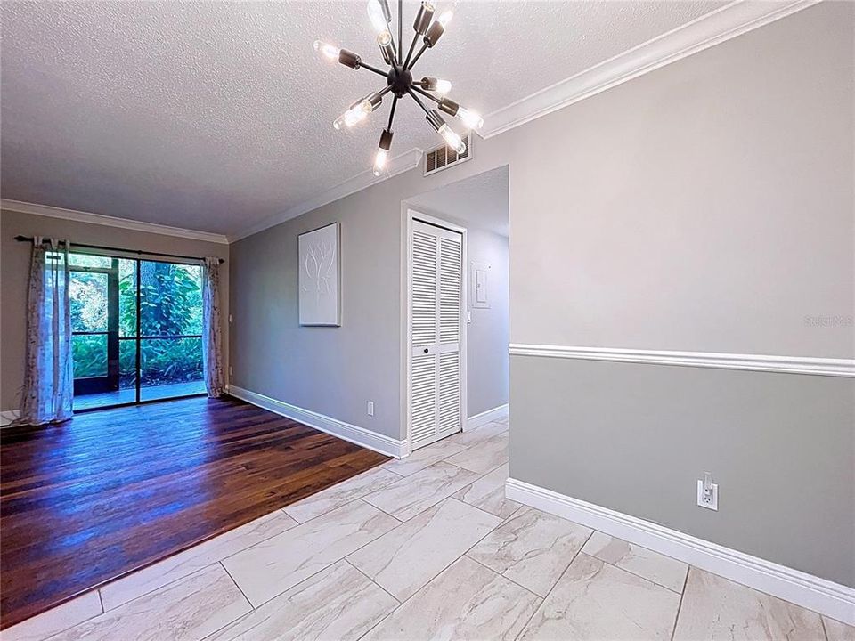 Active With Contract: $159,900 (2 beds, 1 baths, 825 Square Feet)