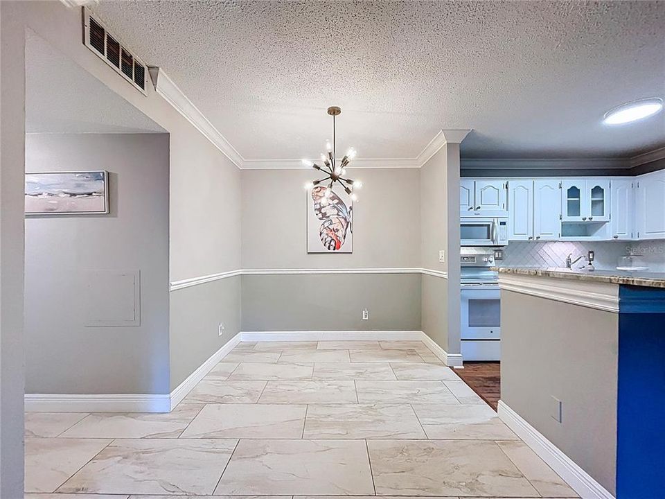 Active With Contract: $159,900 (2 beds, 1 baths, 825 Square Feet)