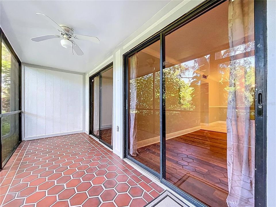 Active With Contract: $159,900 (2 beds, 1 baths, 825 Square Feet)