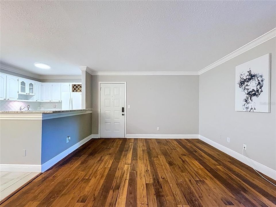 Active With Contract: $159,900 (2 beds, 1 baths, 825 Square Feet)