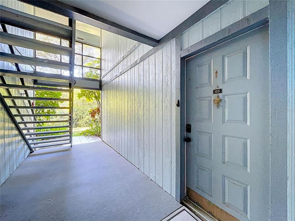 Active With Contract: $159,900 (2 beds, 1 baths, 825 Square Feet)