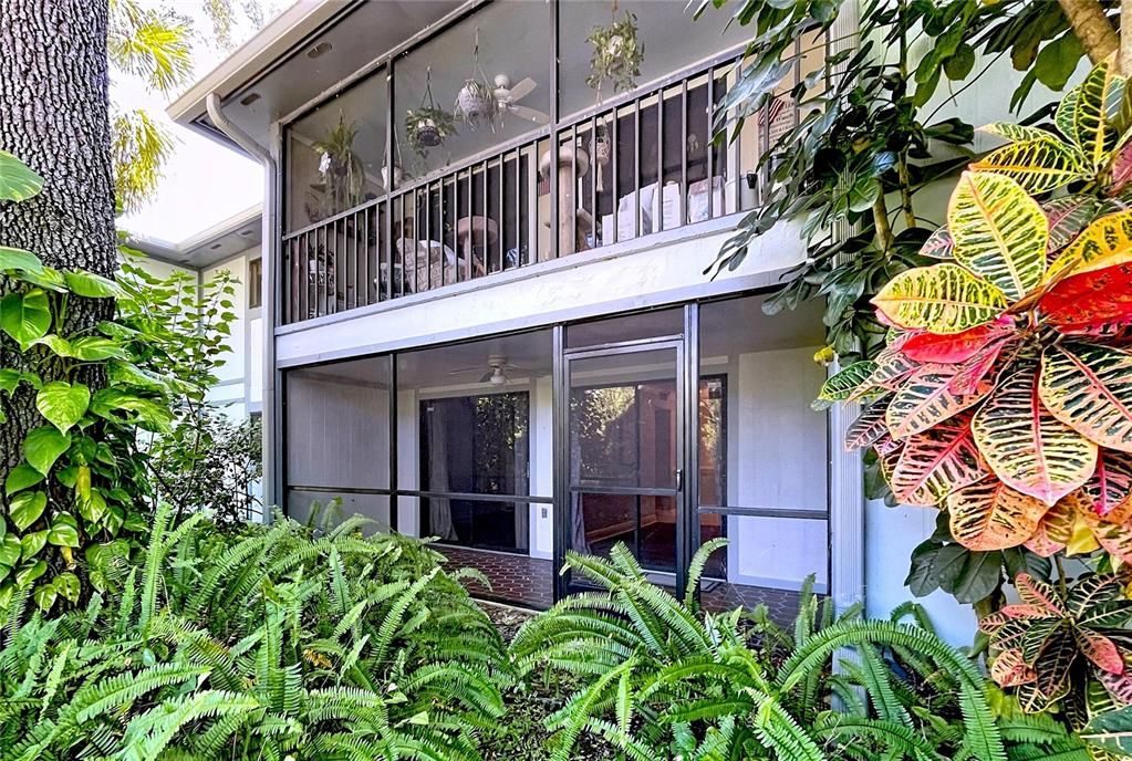 Active With Contract: $159,900 (2 beds, 1 baths, 825 Square Feet)