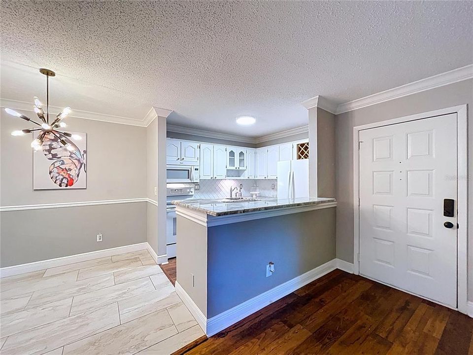 Active With Contract: $159,900 (2 beds, 1 baths, 825 Square Feet)