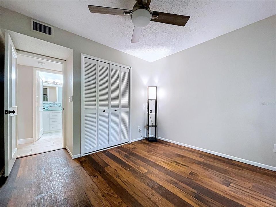 Active With Contract: $159,900 (2 beds, 1 baths, 825 Square Feet)