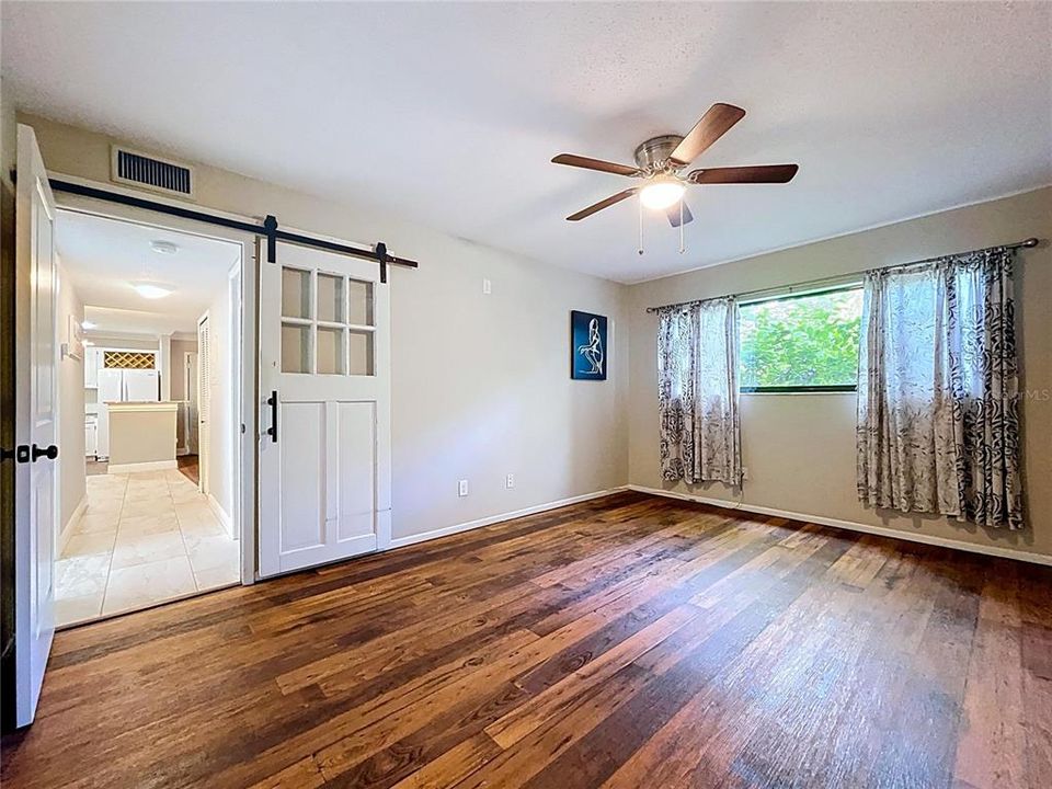 Active With Contract: $159,900 (2 beds, 1 baths, 825 Square Feet)