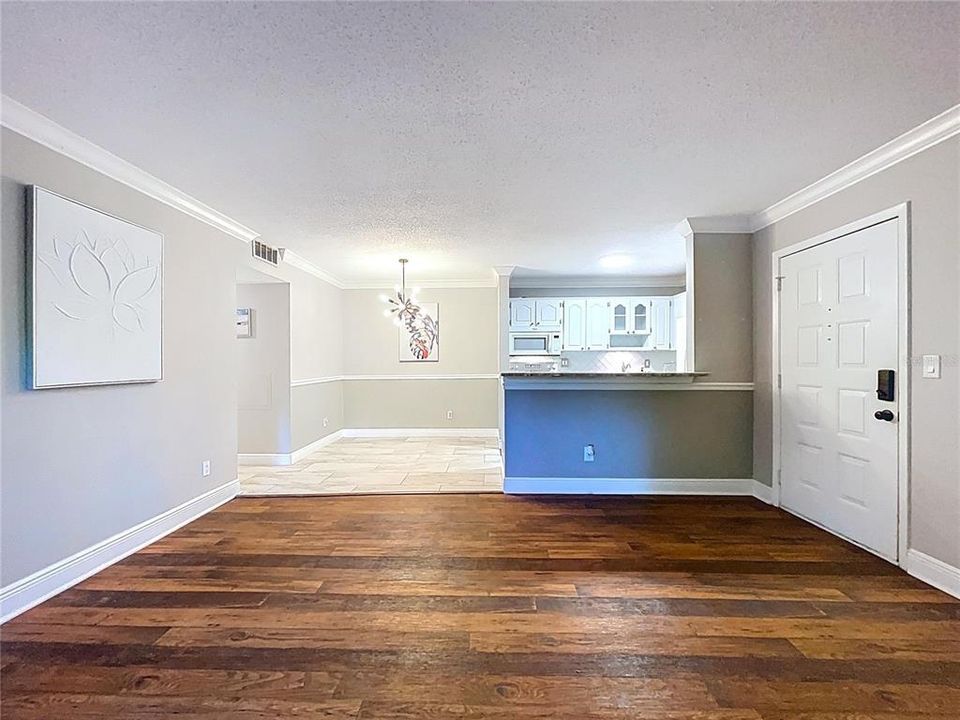 Active With Contract: $159,900 (2 beds, 1 baths, 825 Square Feet)