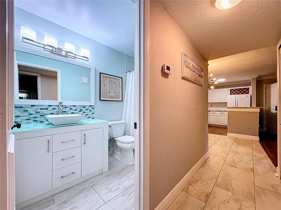 Active With Contract: $159,900 (2 beds, 1 baths, 825 Square Feet)