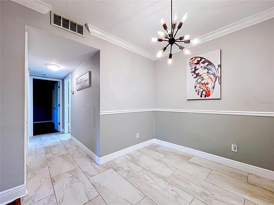 Active With Contract: $159,900 (2 beds, 1 baths, 825 Square Feet)