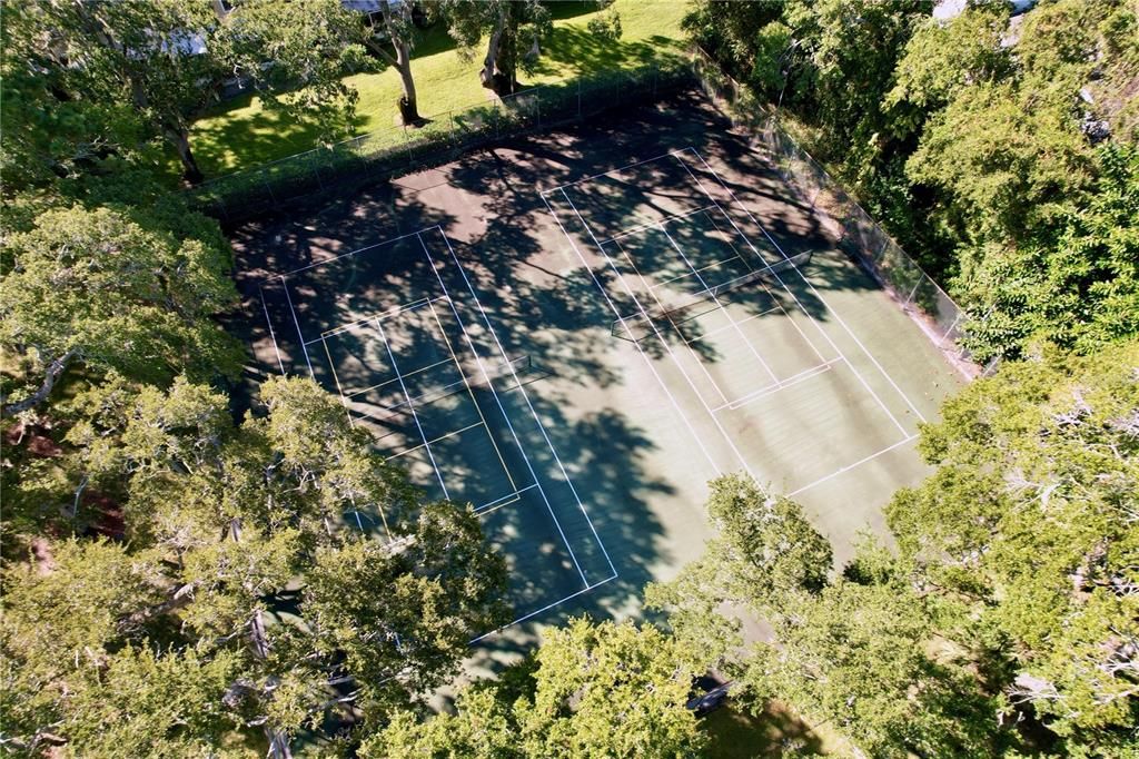 Active With Contract: $159,900 (2 beds, 1 baths, 825 Square Feet)