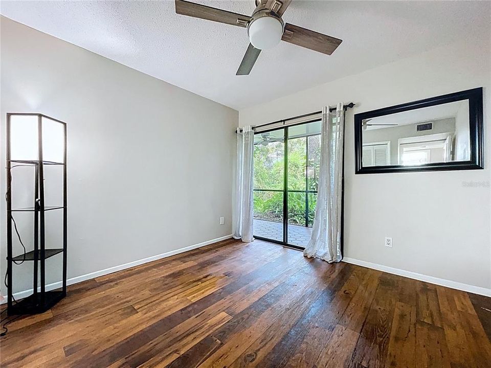 Active With Contract: $159,900 (2 beds, 1 baths, 825 Square Feet)