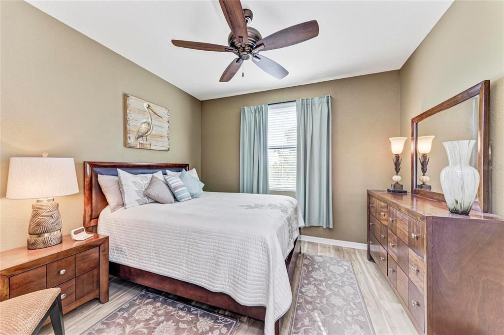 待售: $309,000 (2 贝兹, 2 浴室, 1297 平方英尺)