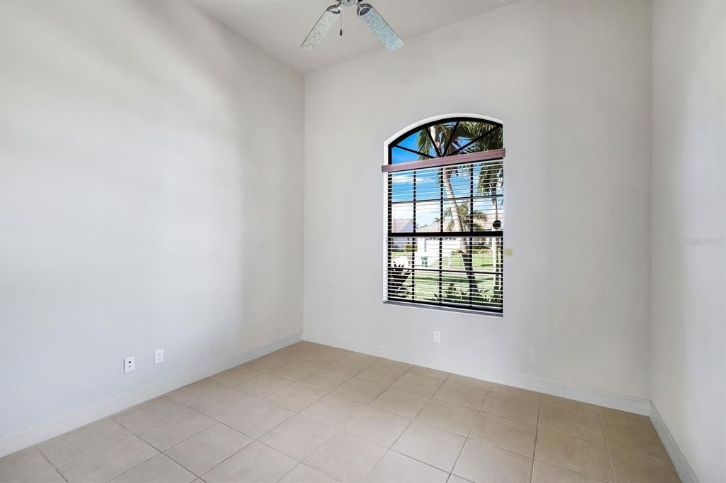 На продажу: $925,000 (4 спален, 3 ванн, 2804 Квадратных фут)