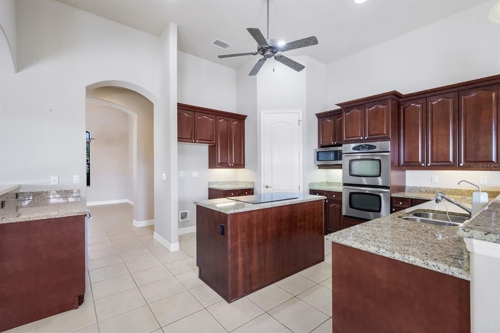 На продажу: $925,000 (4 спален, 3 ванн, 2804 Квадратных фут)