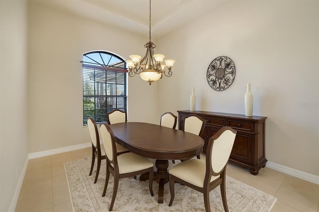 На продажу: $925,000 (4 спален, 3 ванн, 2804 Квадратных фут)