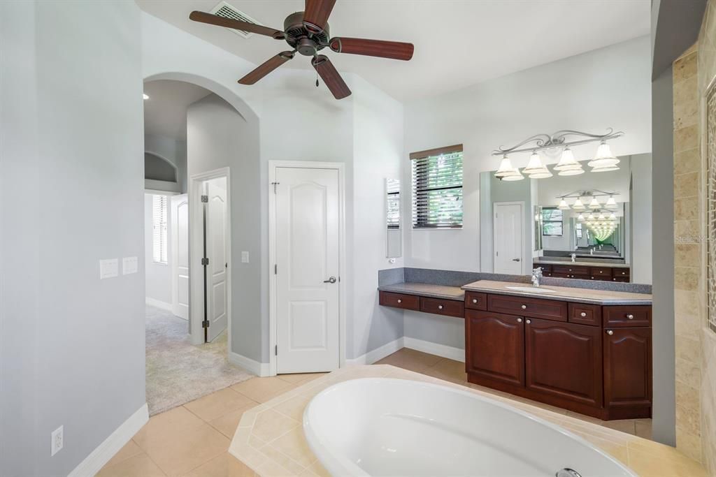 На продажу: $925,000 (4 спален, 3 ванн, 2804 Квадратных фут)