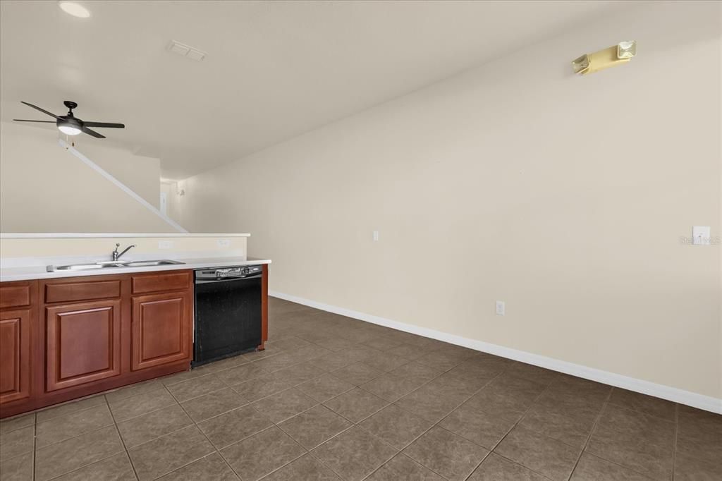 For Sale: $279,000 (3 beds, 3 baths, 1362 Square Feet)