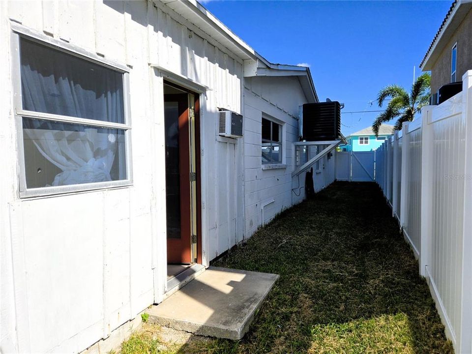 For Rent: $3,800 (3 beds, 2 baths, 1490 Square Feet)