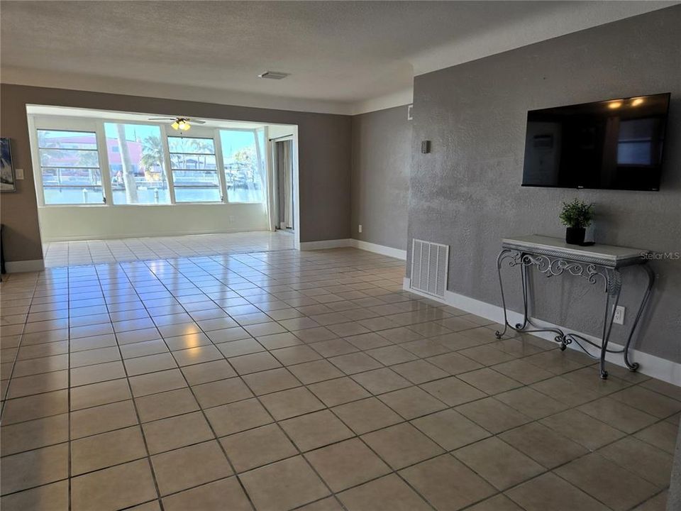 For Rent: $3,800 (3 beds, 2 baths, 1490 Square Feet)