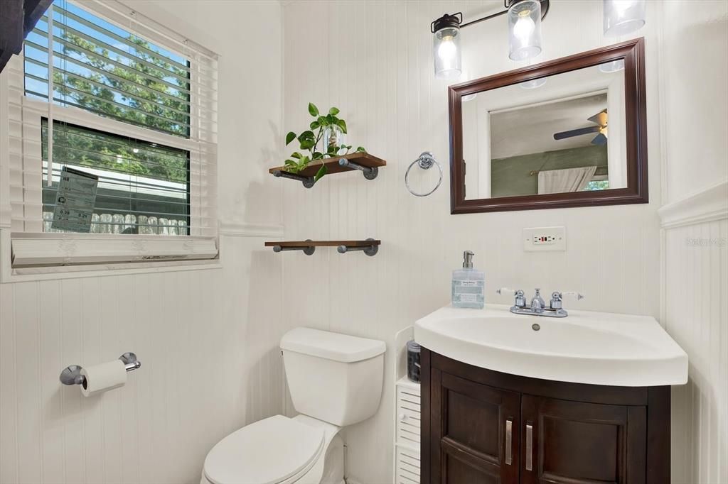 For Sale: $389,990 (2 beds, 1 baths, 986 Square Feet)