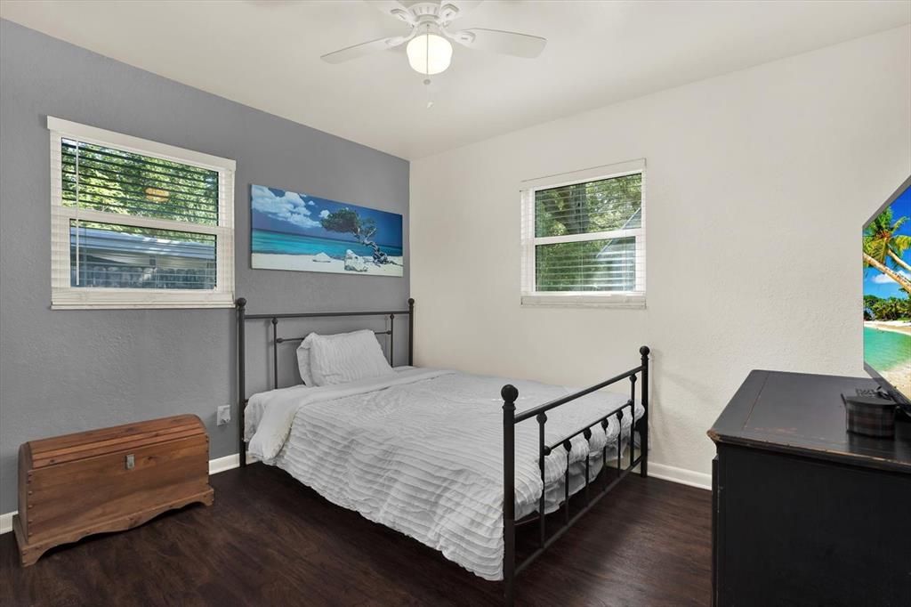 For Sale: $389,990 (2 beds, 1 baths, 986 Square Feet)