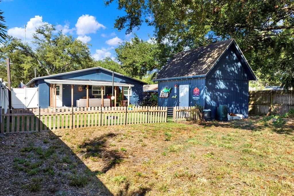 For Sale: $389,990 (2 beds, 1 baths, 986 Square Feet)