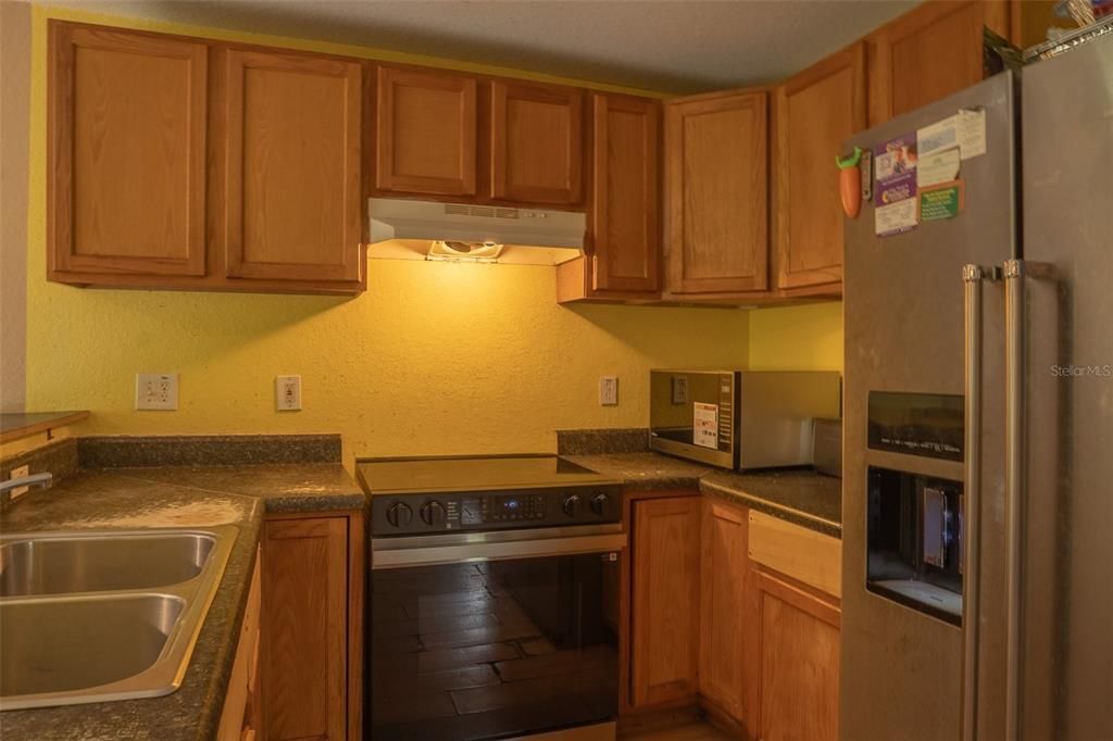 合同活跃: $199,990 (3 贝兹, 2 浴室, 1245 平方英尺)