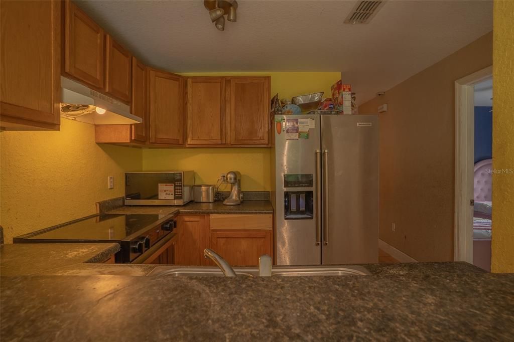 合同活跃: $199,990 (3 贝兹, 2 浴室, 1245 平方英尺)