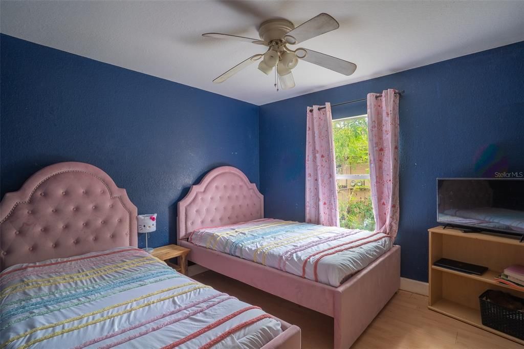 合同活跃: $199,990 (3 贝兹, 2 浴室, 1245 平方英尺)