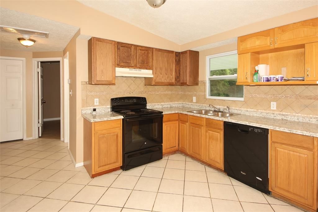 Active With Contract: $219,950 (3 beds, 2 baths, 1350 Square Feet)
