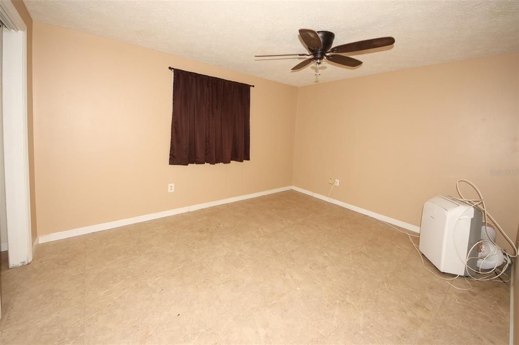 Active With Contract: $219,950 (3 beds, 2 baths, 1350 Square Feet)