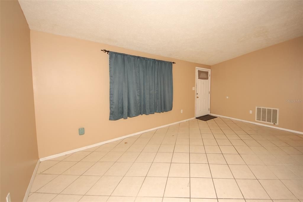 Active With Contract: $219,950 (3 beds, 2 baths, 1350 Square Feet)