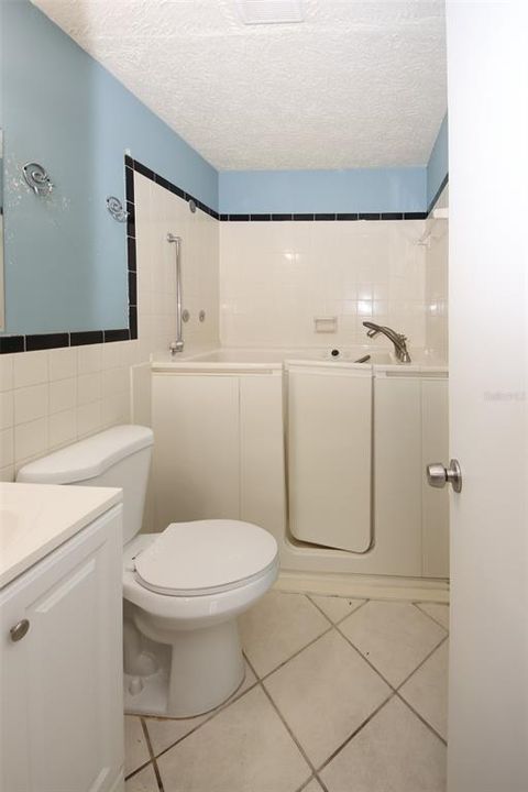 Active With Contract: $219,950 (3 beds, 2 baths, 1350 Square Feet)