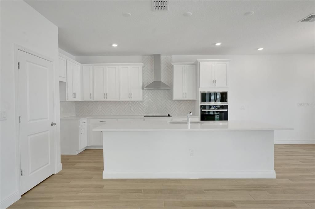 Active With Contract: $605,125 (4 beds, 3 baths, 2520 Square Feet)