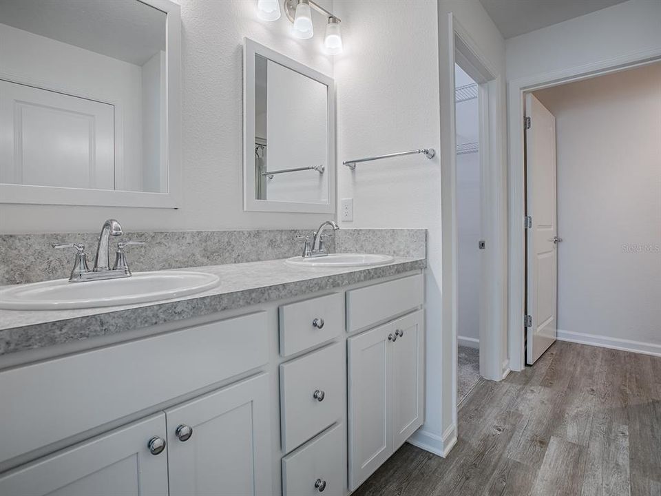 Active With Contract: $339,000 (2 beds, 2 baths, 1300 Square Feet)