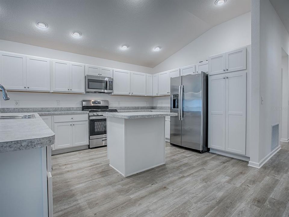 Active With Contract: $339,000 (2 beds, 2 baths, 1300 Square Feet)
