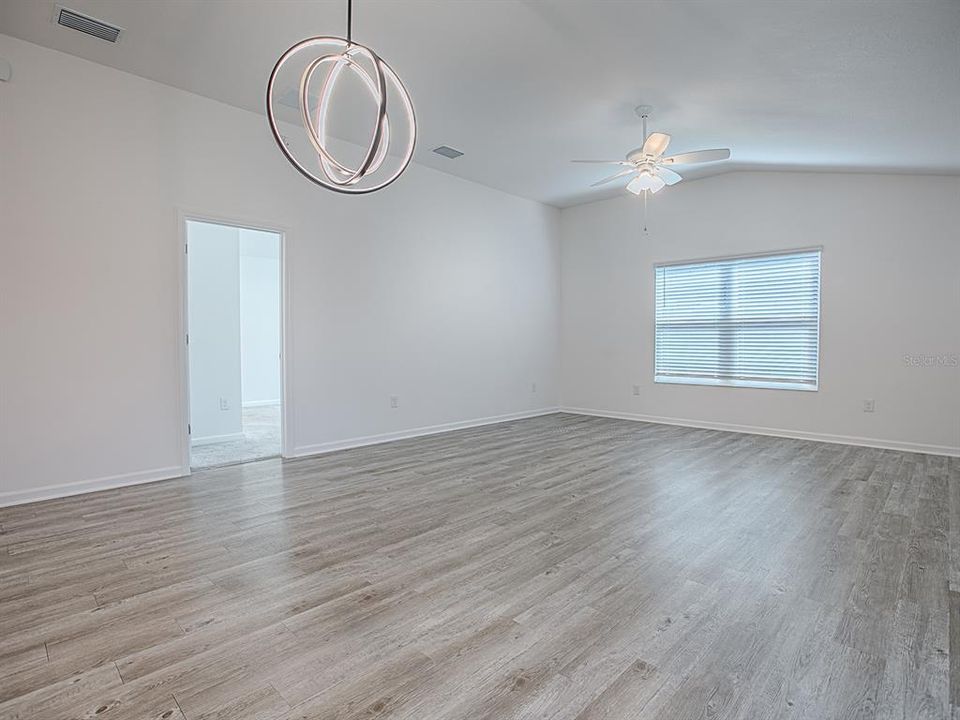 Active With Contract: $339,000 (2 beds, 2 baths, 1300 Square Feet)